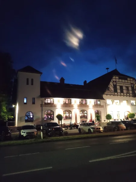 Kirschenland bei Nacht